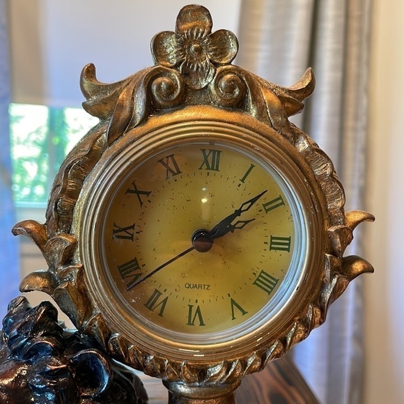 Mantle Desk Regal Lion w Battery Operated Analog Clock Lightweight - Picture 5 of 11